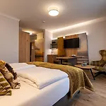 Hotel Neuwarft 3*