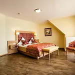 Hotel Neuwarft