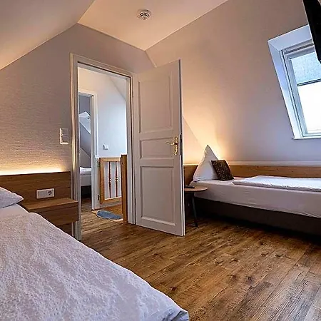 Hotel Neuwarft 3*