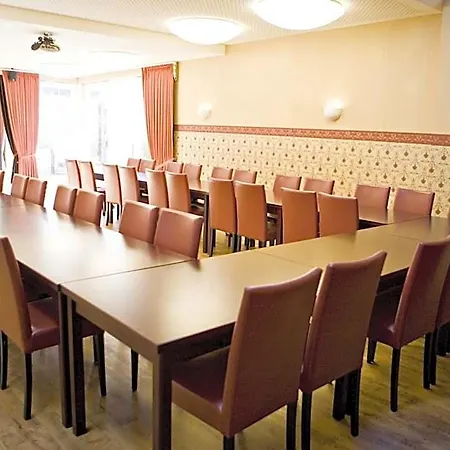 Neuwarft Otel