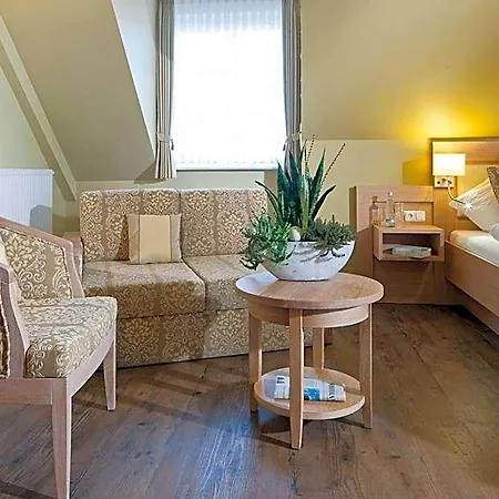 Neuwarft Otel 3*